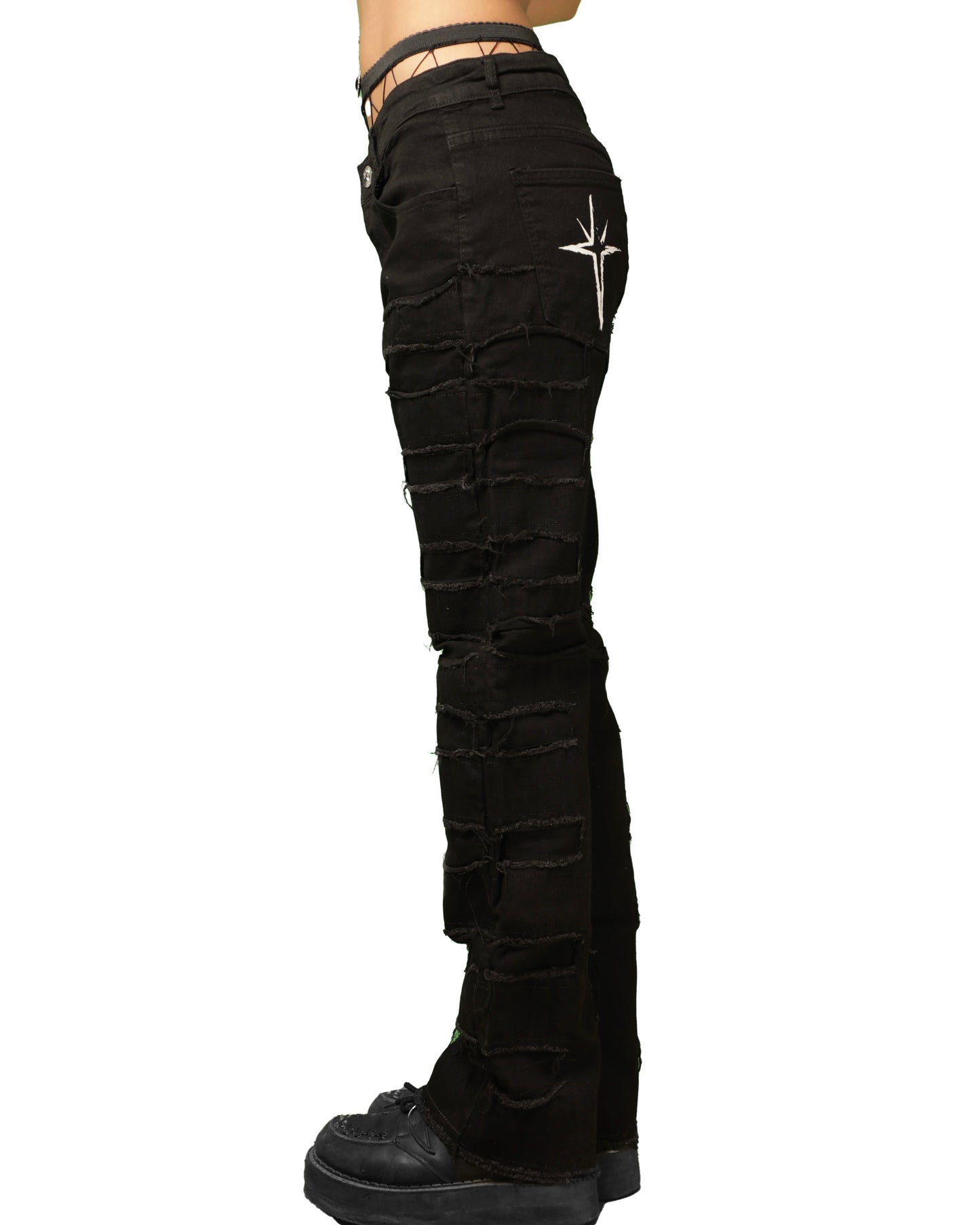 DISTRESSED BLACK JEANS